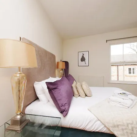 Courtyard - Free Parking *