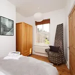 Courtyard - Free Parking Feriehus *