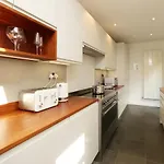 Courtyard - Free Parking Feriehus York