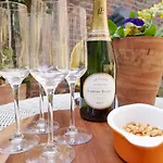 Courtyard - Free Parking Feriehus *