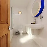 Courtyard - Free Parking Feriehus *